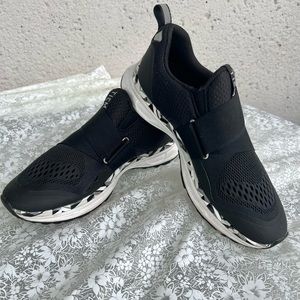 TIEM Slipstream Black Geometric Indoor Bike Shoes-size 7